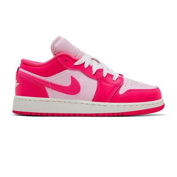 AJ1 Low Valentines Day (2025) - Picture 1 of 4